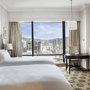 Deluxe Room Twin Beds